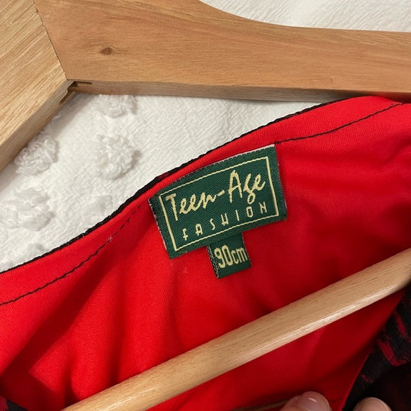 Sheer Red and Black Lace-Up Top - Picture 4 of 4